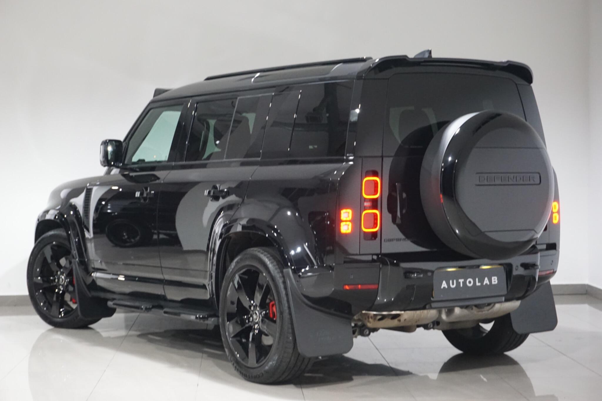 Land Rover Defender 110 3.0 D300 MHEV X-Dynamic HSE SUV 5dr Diesel Auto 4WD Euro 6 (s/s) (300 ps)